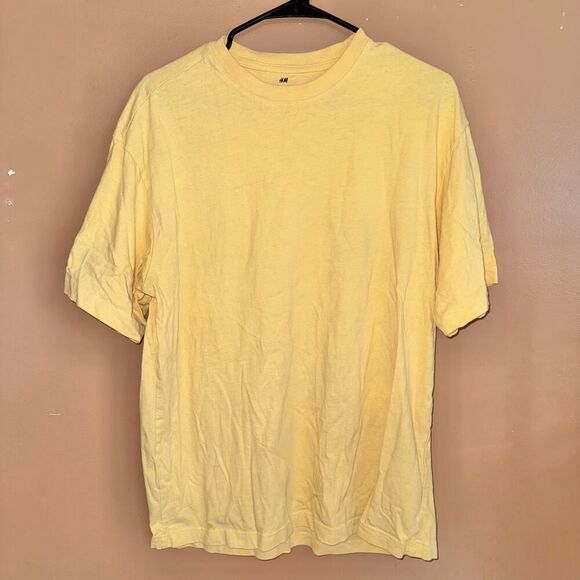 H&M Men's Relaxed Fit Yellow Tee - Size Medium - Picture 1 of 7